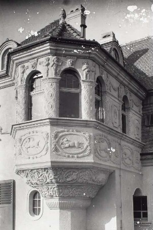 Roßwein, Villa des Schuhfabrikanten Carl Fuchs, Erker