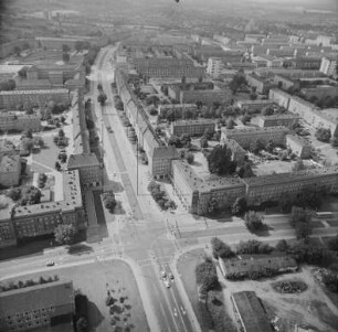 Kreuzung Straße der Republik und Karl-Marx-Straße in Eisenhüttenstadt : Blickrichtung Nordwesten zum Wohnkomplex IV