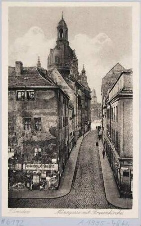 Die Münzgasse in Dresden, Blick von der Brühlschen Terrasse auf die Kuppel der Frauenkirche