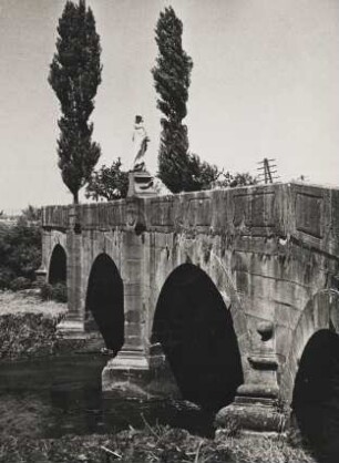 Baden-Würtemberg. Bei Kenzingen. Alte Bogenbrücke über die Elz, einem Nebefluss des Rheins.