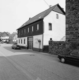 Rüdesheim, Rüdesheimer Straße 11