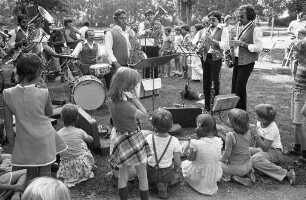 Bürgerverein Weiherfeld-Dammerstock. Erstes Kinderfest auf dem Spielplatz Albwiese bei der St. Franziskus Kirche