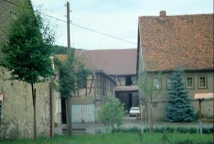Blick in Richtung eines Hofes