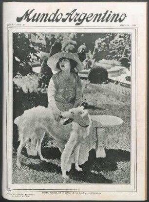 Dorothy Dalton, en el parque de su residencia californiana [Fotografía]