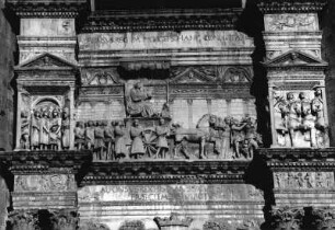 Neapel. Castel Nuovo. Westseite mit dem Triumphtor des Alfons von Aragon (1455-1471)