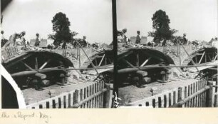 Seifhennersdorf. Zollstraßenbrücke über die Mandau am Kretscham. Verschalte Brückenbögen