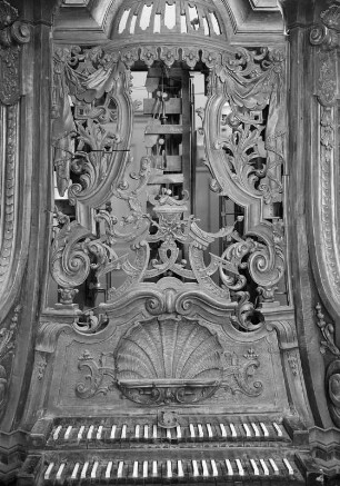 Glockenspiel von Kändler (1739). Vorderansicht (vor der Restaurierung). Porzellansammlung