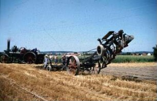 Fotografie: Bodenbearbeitungsgerät, Pflug, Dampfpflug, Dampfmaschine