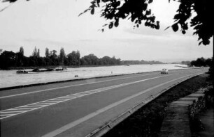 Erbach: Autostraße am Rhein, Richtung Rüdesheim