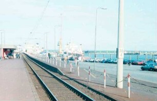 Norddeich: Mole, Bahnsteig und Fährschiff