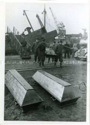 Bergung der Opfer des gesunkenen Schiffes "Thielbeck" in der Neustädter Bucht