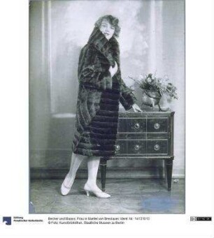 Frau in Mantel von Breslauer