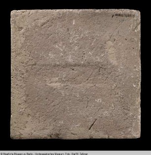 Ziegel mit Kehle und gestempelter Inschrift