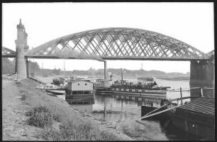 Riesa. Elbbrücke mit Dampfer Bastei