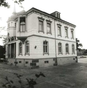 Dresden-Mickten, Kötzschenbroder Straße 24/26. Villa (um 1895). Eckansicht von Südosten