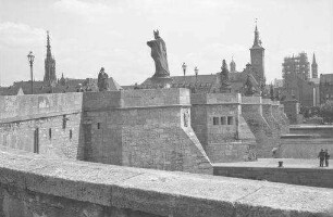 Würzburg: Alte Mainbrücke von Westen, seitlich