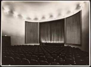 Neugestaltung der Umgebung des Bülowplatzes (Scheunenviertel), Berlin Lichtspielhaus Babylon und Wohnungsbauten: Block 14 Kino, Zuschauerraum, Blick vom Parkett zur Bühne