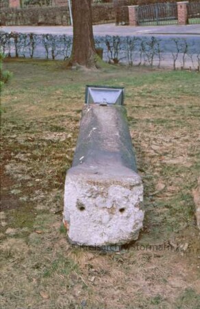 Kloster Reinbek: Säule: Sockel