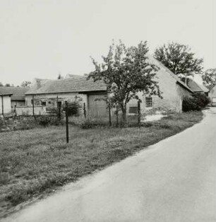 Proschim. Bauernhof, Hauptstraße 2 : Welzow-Proschim, Hauptstraße 2. Gehöft (1. Hälfte 19. Jahrhundert). Straßenansicht der Gartenseite