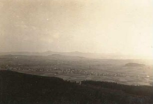 Lausitzer Bergland. Blick vom Berg Kottmar (583 m ü. NN) auf Eibau