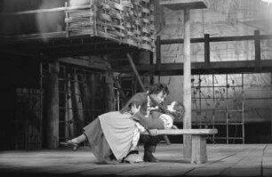 Szenenbilder aus "Falstaff" von G. Verdi mit H. Reinmar, S. Schöner, D. Eustrati, I. Armgart, R. Peters, Komische Oper 1952
