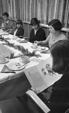 Weihnachtsfeier für die Sieger im Vorlesewettbewerb der Karlsruher Schulen.