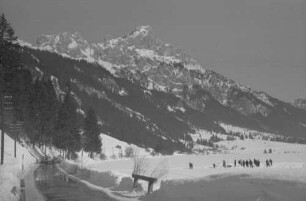 Haldensee: Haldensee mit Tannheimer Gruppe, mit Eisschiessen