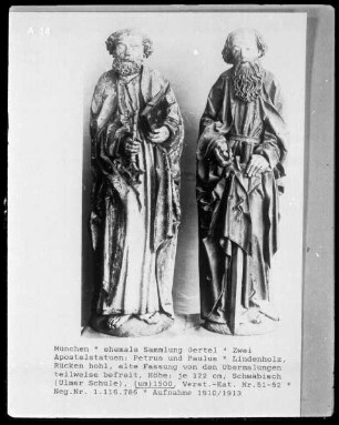 Zwei Apostelstatuen: Petrus und Paulus