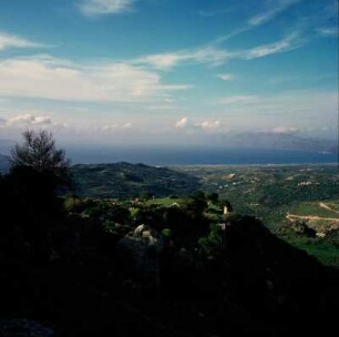 Polyrrhínia, Akropolis. Ausblick von der Akropolis auf die Ródopos-Halbinsel und Kolpos Kissámu