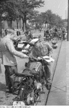Dresden. Volkspolizei: Ausstellung Staatssicherheit - Verkehrskontrollen, 1958/60