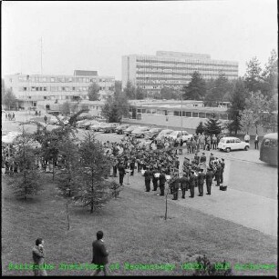 Konzert des Luftwaffen-Musikkorps auf dem Gelände des Kernforschungszentrums Karlsruhe (KfK)