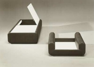 Hocker : Sitzgruppe (1976; Polstermöbelkombinat Oelsa-Rabenau (PMK)). Drei Hocker