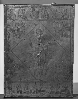 Kreuzreliquientriptychon — Rückseite der Mitteltafel mit der Darstellung Christi als Pantokrator, umgeben von den apokalyptischen Wesen und Stifterbildnissen
