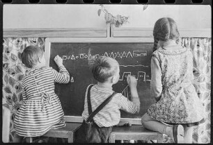 Kinder im Kindergarten am Eschengraben, 1960er Jahre. SW-Foto © Kurt Schwarz.