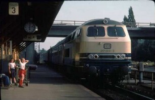 Oberkotzau Lok 217 003 Nahverkehrszug 5928 Reisende