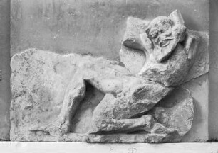 Metope: Theseus kämpft mit Skiron