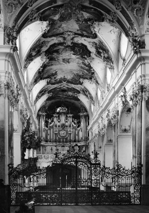 Amorbach (Kreis Miltenberg). Pfarrkirche (Ehemalige Benediktinerabteikirche Sankt Maria) (1742/1747; M. von Welsch, V. Schick, F. Häffelein). Inneres zur Orgel