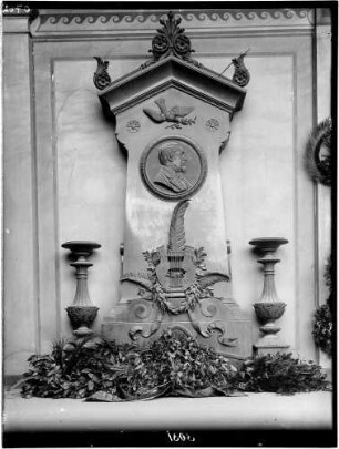 Karlsruhe Hauptfriedhof - Haid-und-Neu-Straße Grabstein des Dichters Josef Victor Scheffel (1826-1886)
