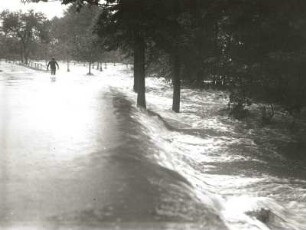 Gottleubatal. Hochwasserkatastrophe 23.07.1957 an der Talstraße in Pirna-Neundorf