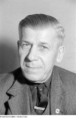 Versammlung des II. Parlament der FDJ im Hamburger Hof in Meißen : Porträtaufnahme Otto Buchwitz (1879-1964; deutscher Politiker SPD/SED)