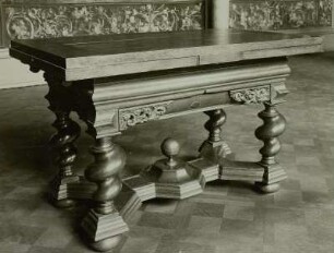 Ausziehtisch : Ausziehtisch, norddeutsch. Verwalter, Dresden, Kunstgewerbemuseum