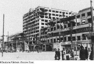 Berlin-Kreuzberg. Ruine des Europahauses, Stresemannstraße. Ansicht von Süden