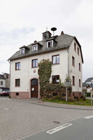 Ehem. Rathaus; Weilrod, Vorm Tor 2