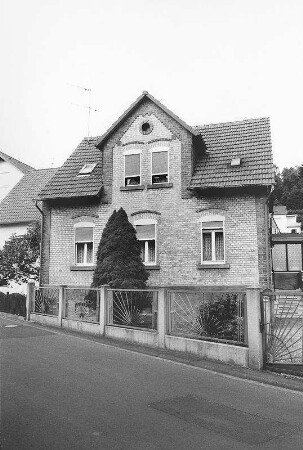 Wohnhaus; Linsengericht, Friedhofstraße 8