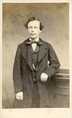 Porträtfotografie eines schmalen Herren