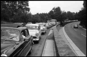 Aichelberg: Autobahn Albaufstieg, gestaute Kolonne bei Aichelberg