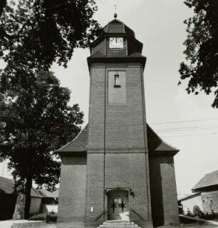 Proschim. Dorfkirche : Welzow-Proschim. Dorfkirche (1914-1919; Arthur Mäkelt). Turmfront von Osten