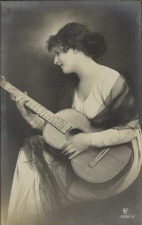 [Frau mit Gitarre]