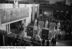 Blick in die Messehalle X (Ausstellungsfläche der Tschechoslowakei)