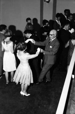 16. Tagung 1966 Mediziner; Studentenabend Polonaise: M. Heinlein mit Sir John C. Eccles